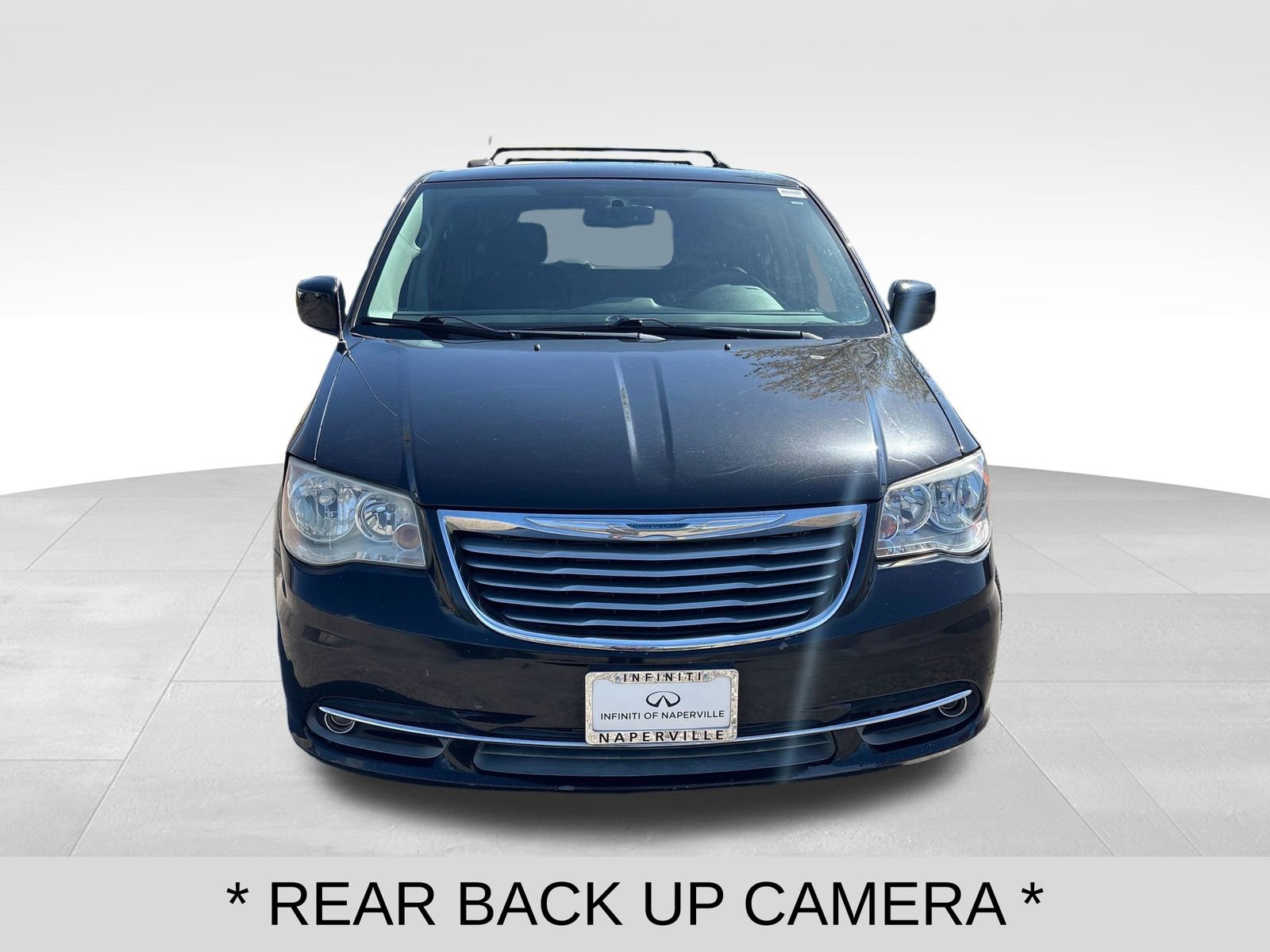 Used 2016 Chrysler Town & Country Touring FWD image 8