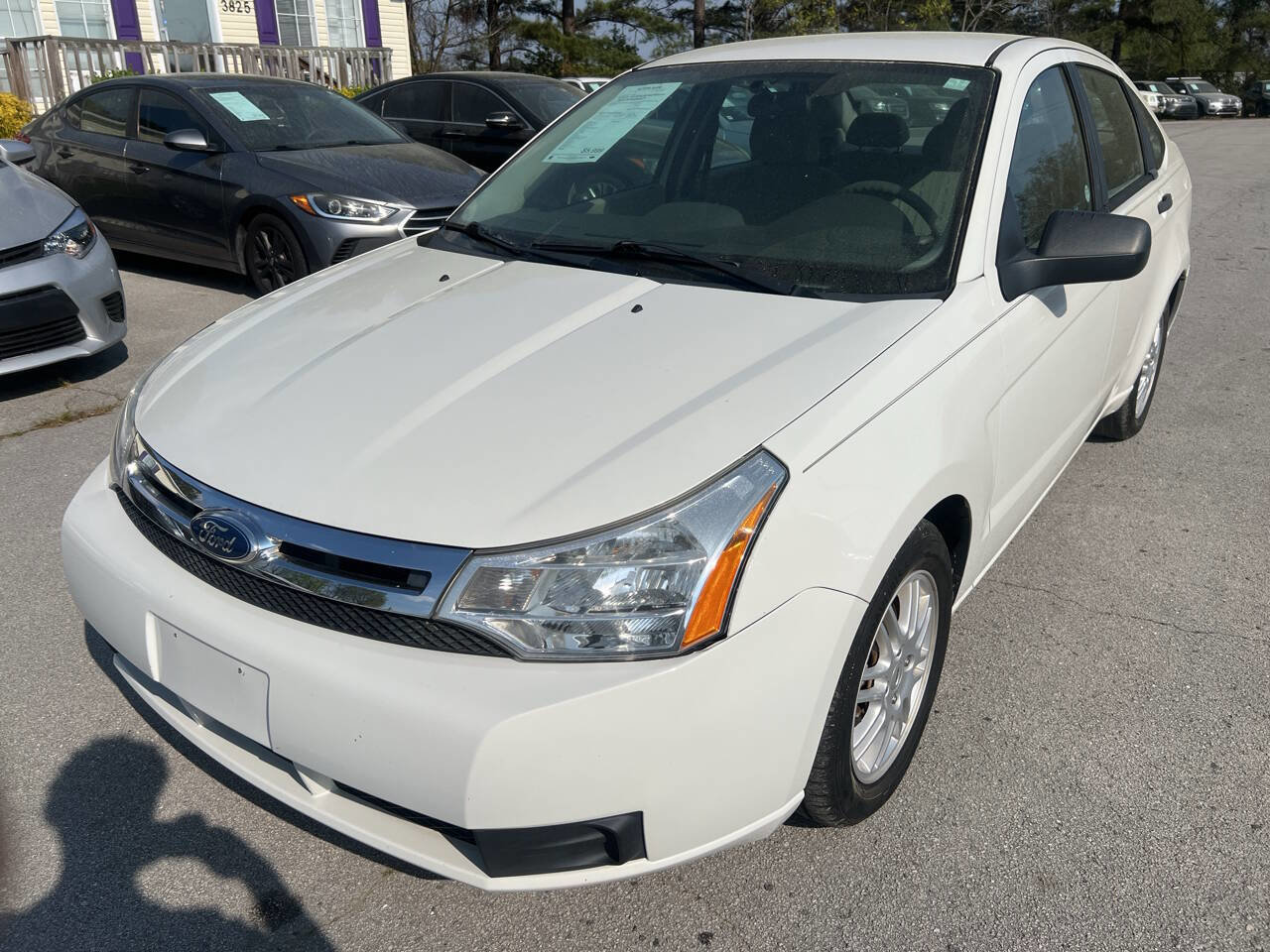 Used 2010 Ford Focus SE FWD image 2
