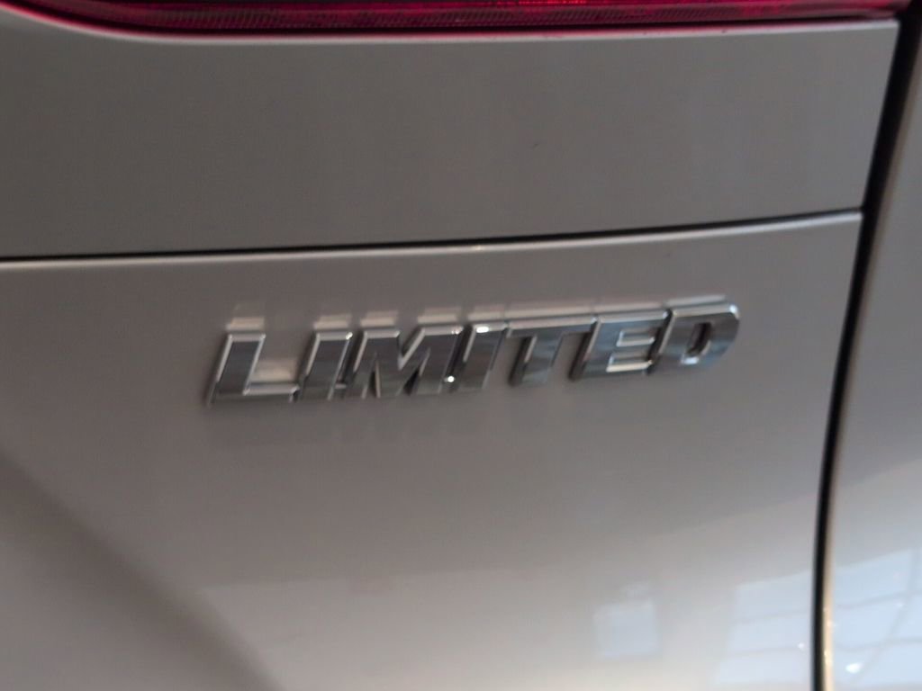 Certified 2023 Toyota Venza Limited image 8