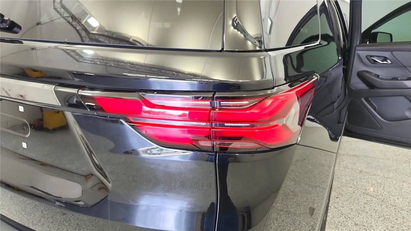 Used 2023 Chevrolet Traverse RS AWD/4WD image 16