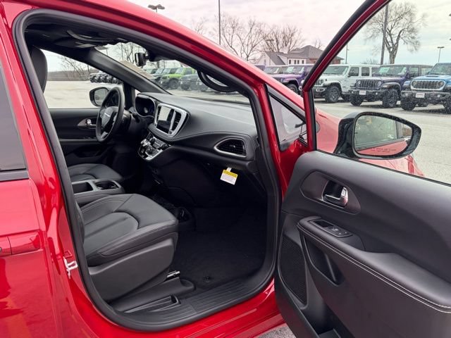 New 2026 Chrysler Pacifica Select w/ S Appearance Package FWD image 28