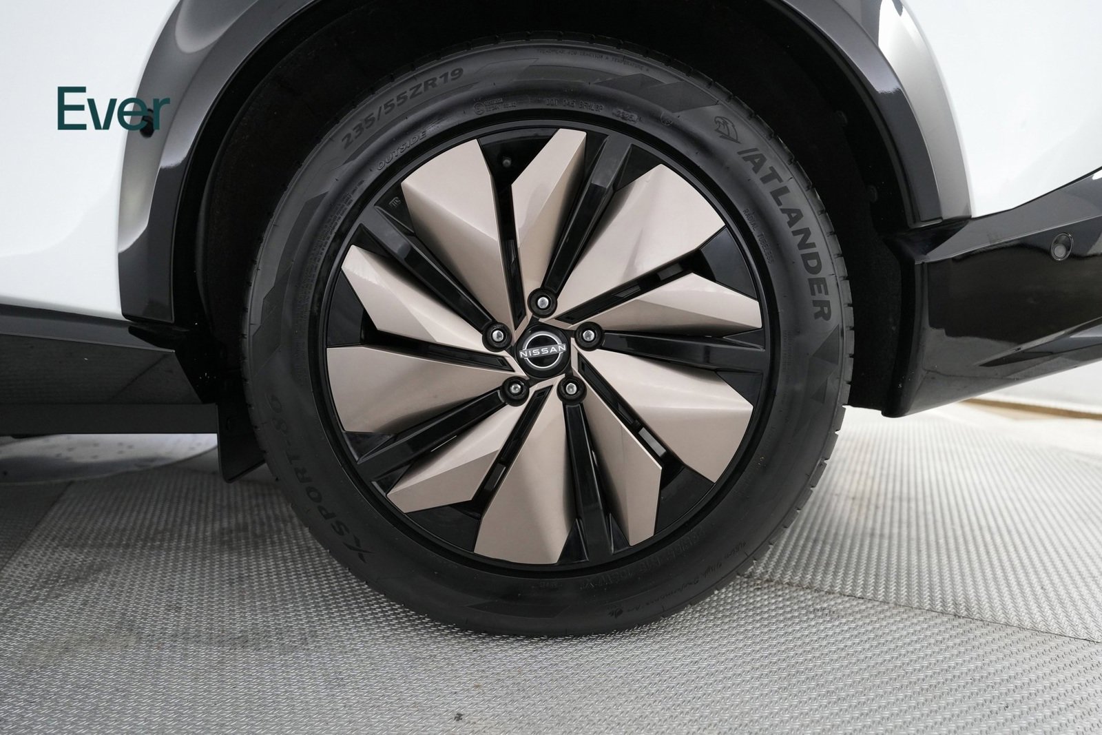 Used 2023 Nissan Ariya FWD image 19