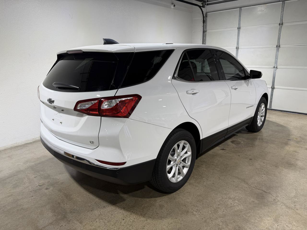 Used 2018 Chevrolet Equinox LT FWD image 6