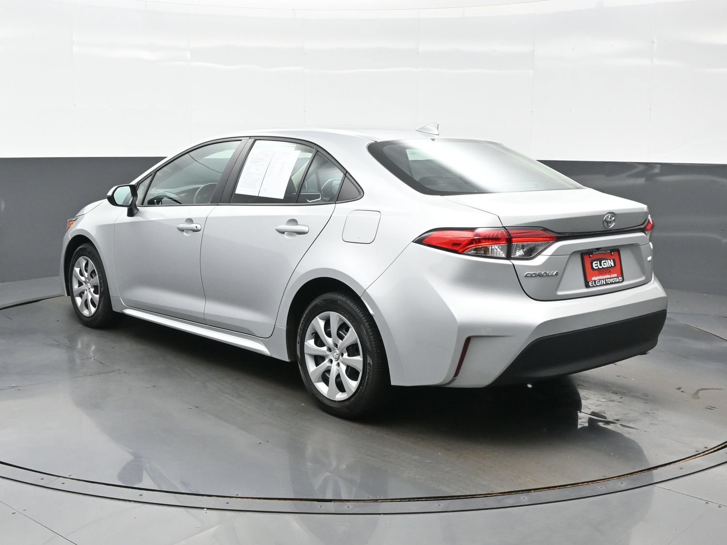 Used 2024 Toyota Corolla LE FWD image 4
