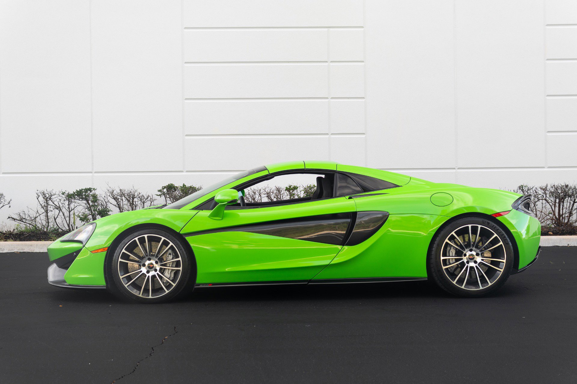 Used 2018 McLaren 570S Spider RWD image 23