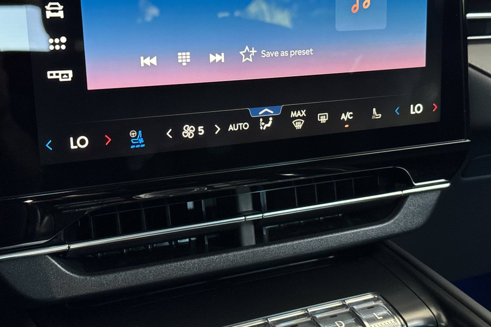 New 2026 Lincoln Nautilus Reserve AWD/4WD image 17