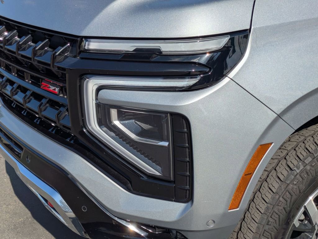 Used 2025 Chevrolet Suburban Z71 image 11