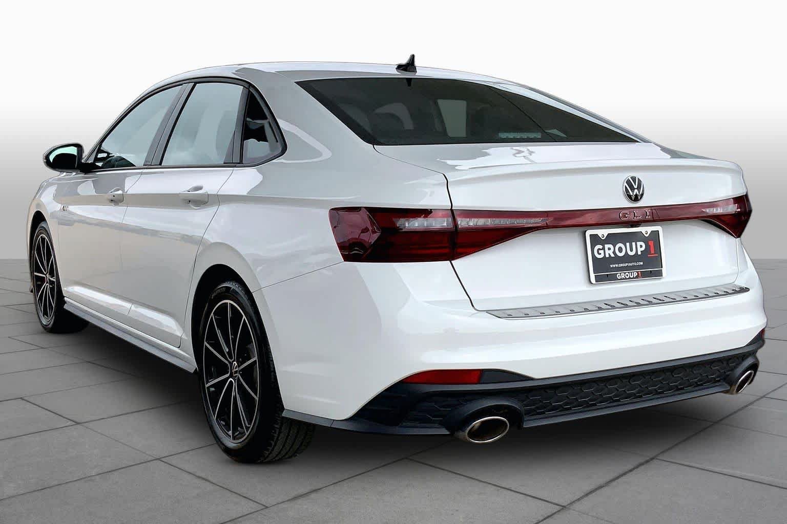 Used 2025 Volkswagen Jetta GLI Autobahn FWD image 11