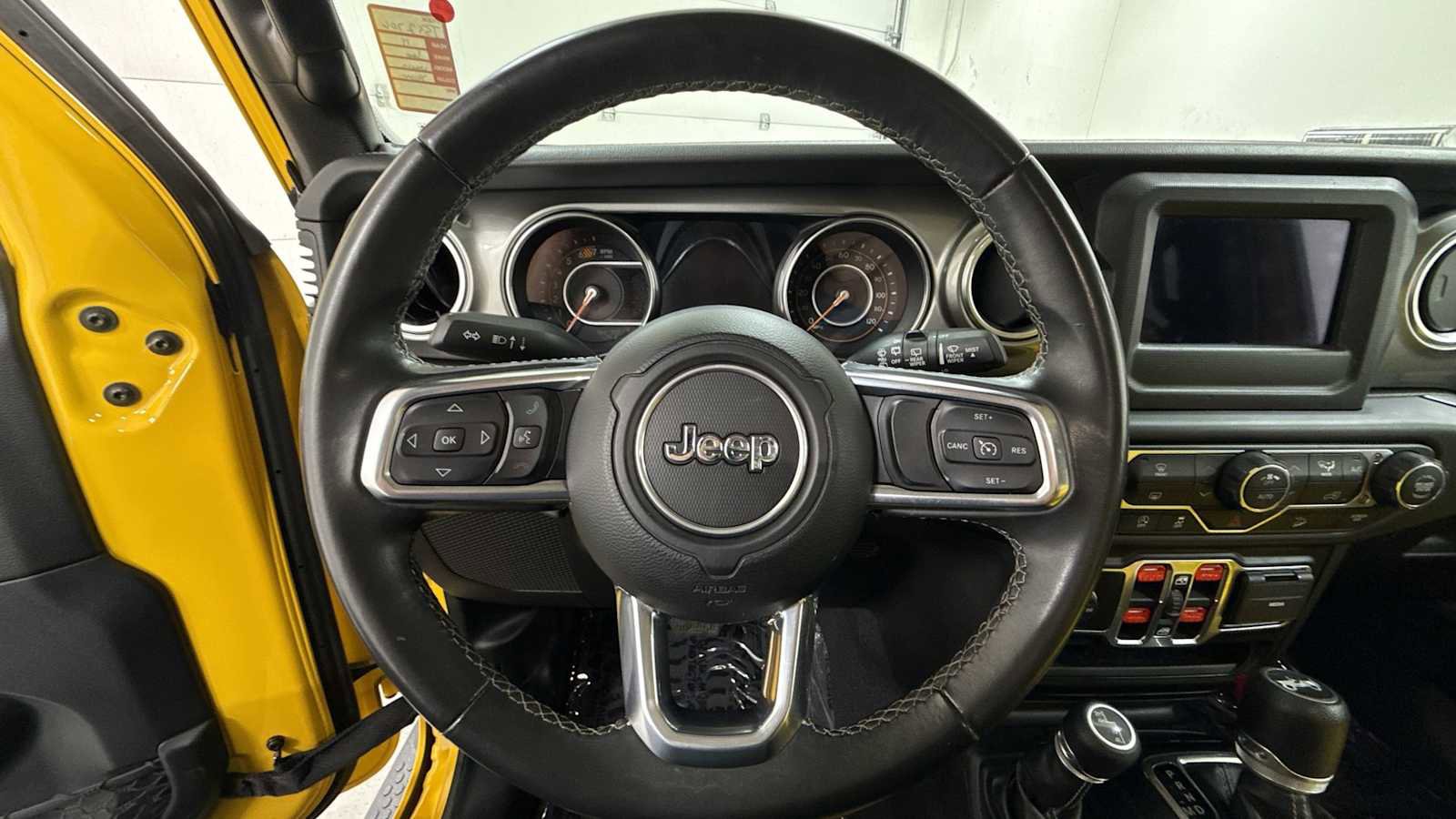 Used 2019 Jeep Wrangler Unlimited Sahara image 17