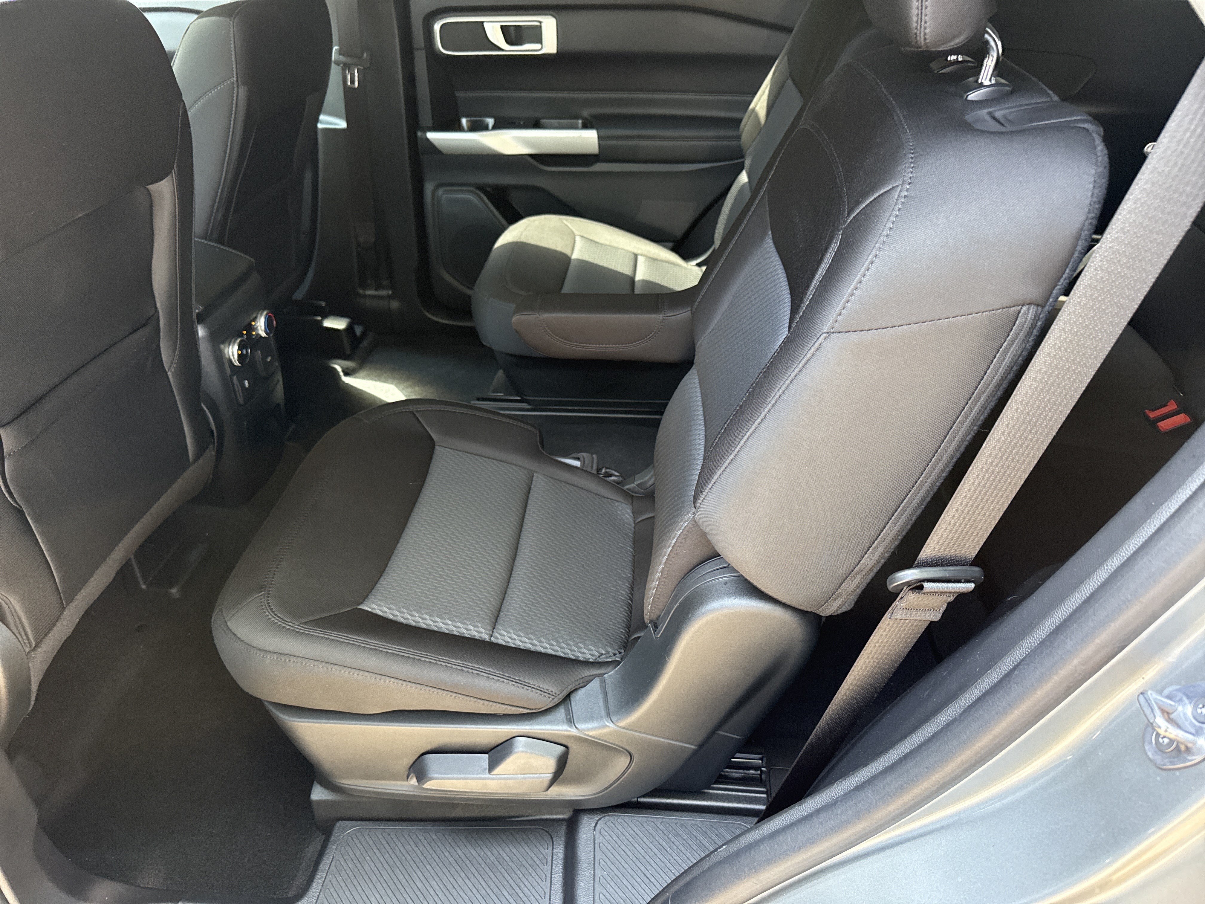 Used 2023 Ford Explorer XLT RWD image 22