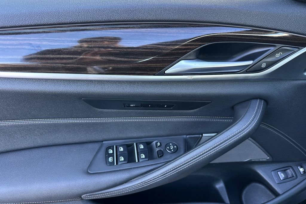 Used 2023 BMW 530e w/ Executive Package image 10