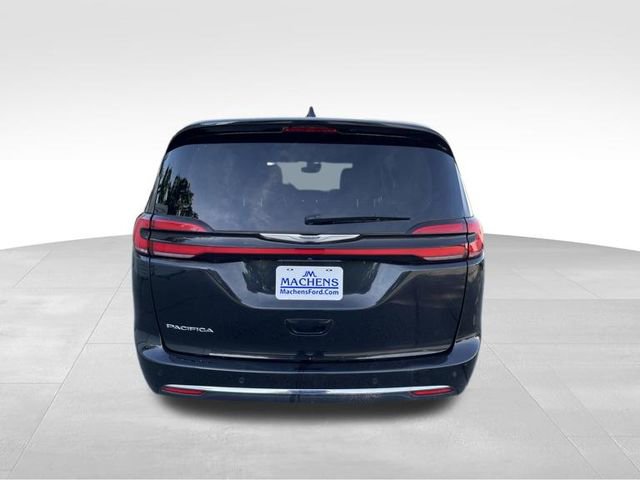 Used 2023 Chrysler Pacifica Touring-L FWD image 6