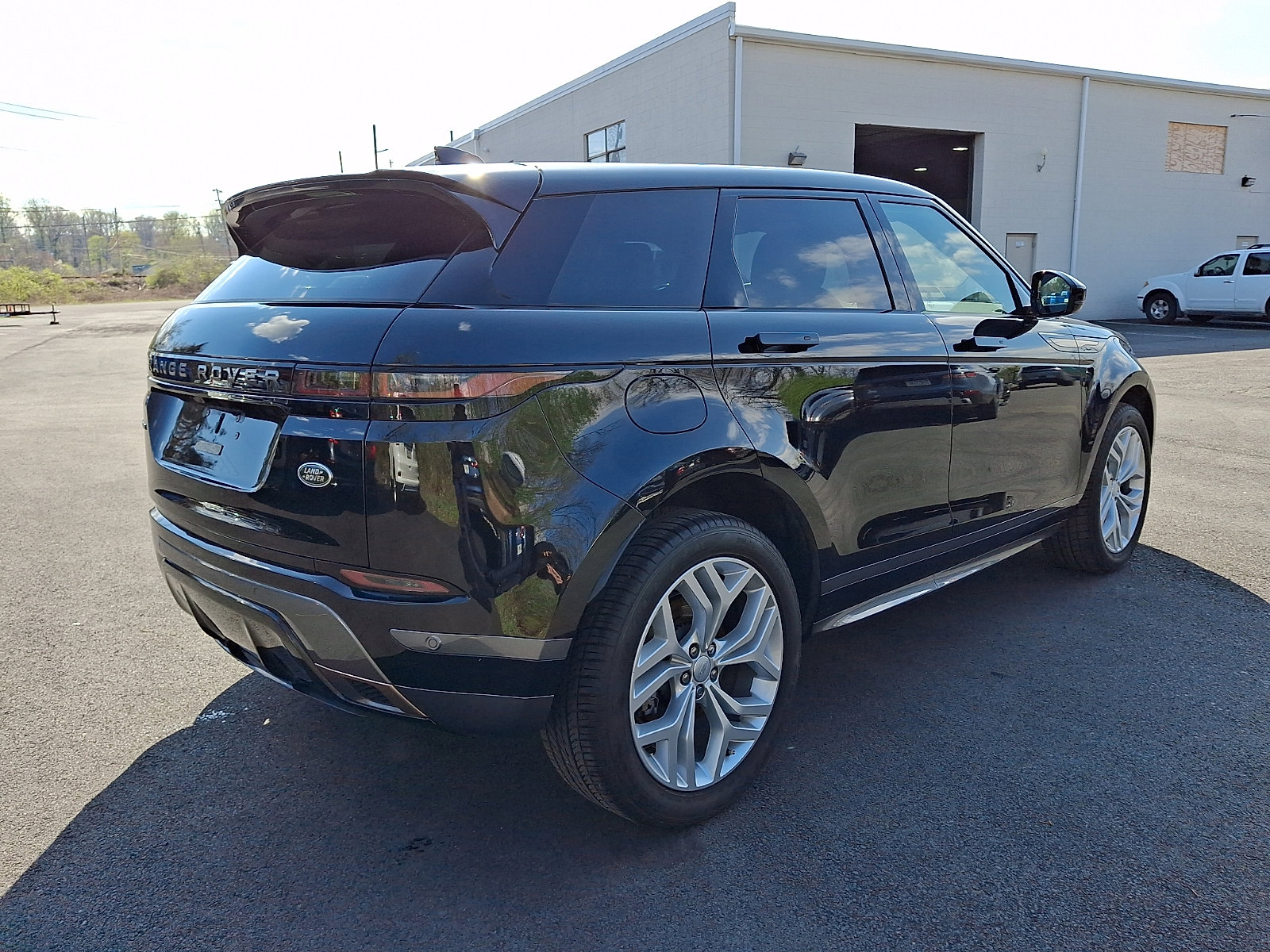 Used 2023 Land Rover Range Rover Evoque R-Dynamic SE image 4