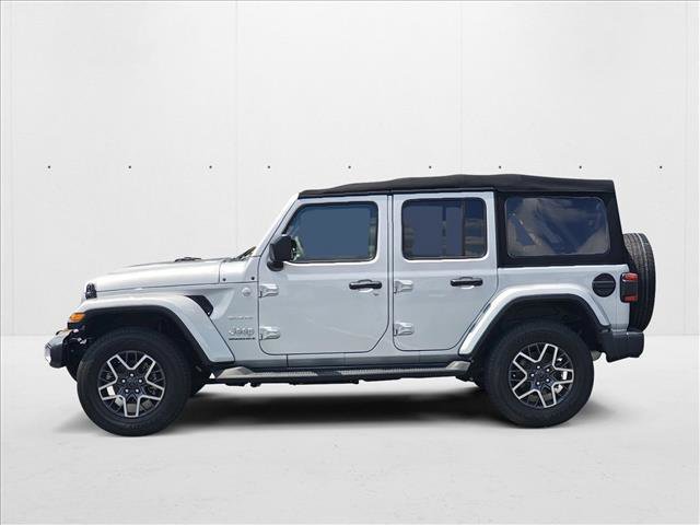 Used 2024 Jeep Wrangler Sahara image 8