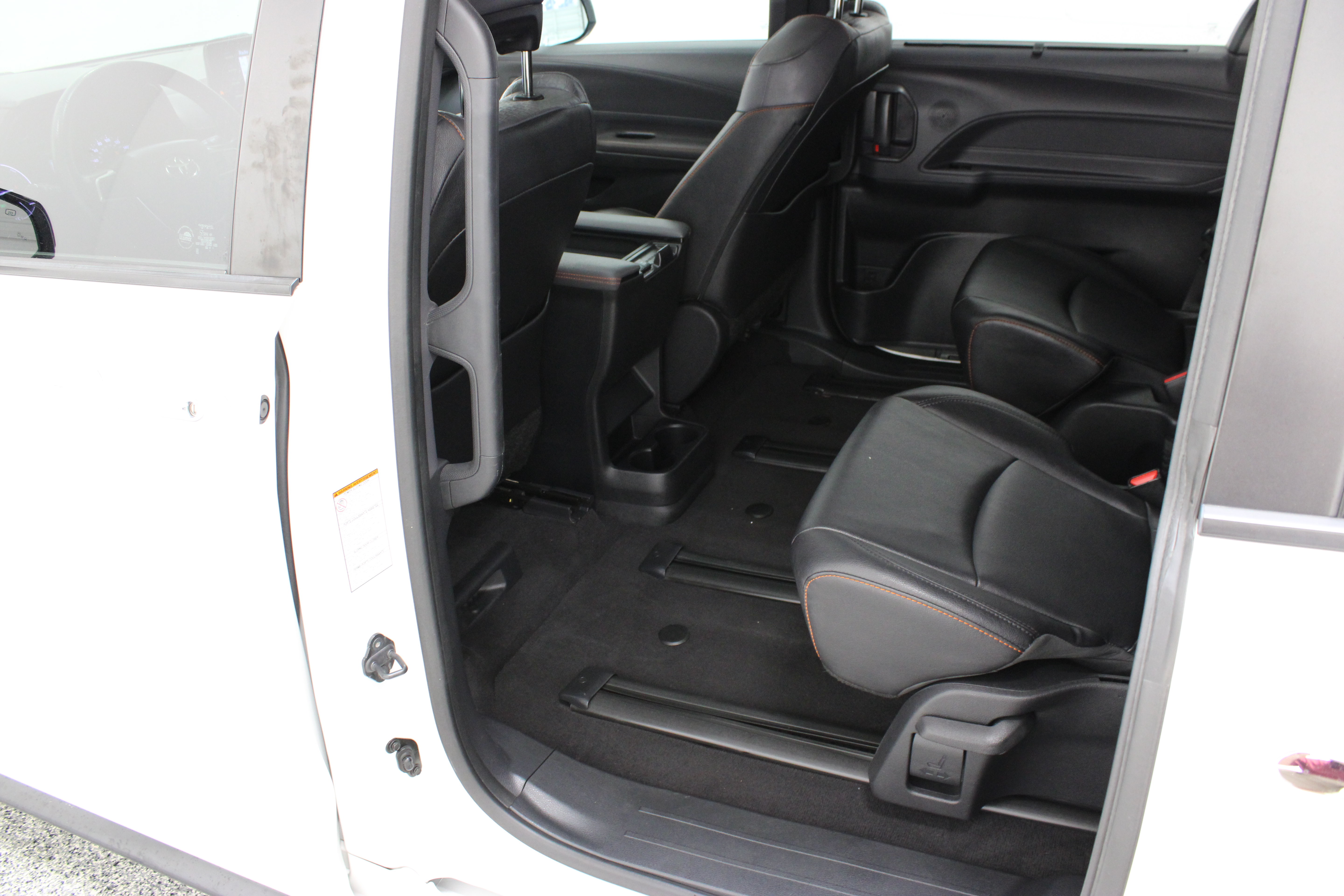 Used 2023 Toyota Sienna XSE FWD image 29