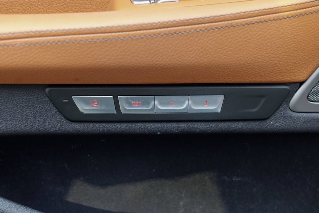 Used 2018 BMW 740i xDrive AWD/4WD image 18