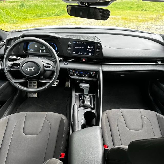 Certified 2025 Hyundai Elantra Sport FWD image 23