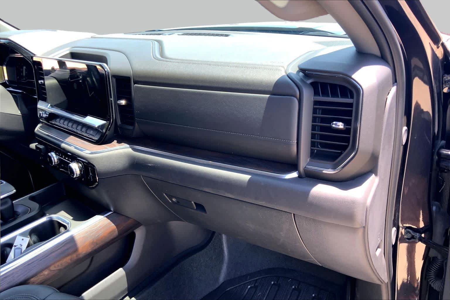 Used 2025 GMC Sierra 1500 SLT AWD/4WD image 19