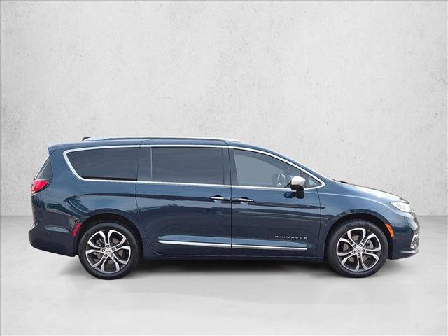 Used 2023 Chrysler Pacifica Pinnacle AWD/4WD image 4