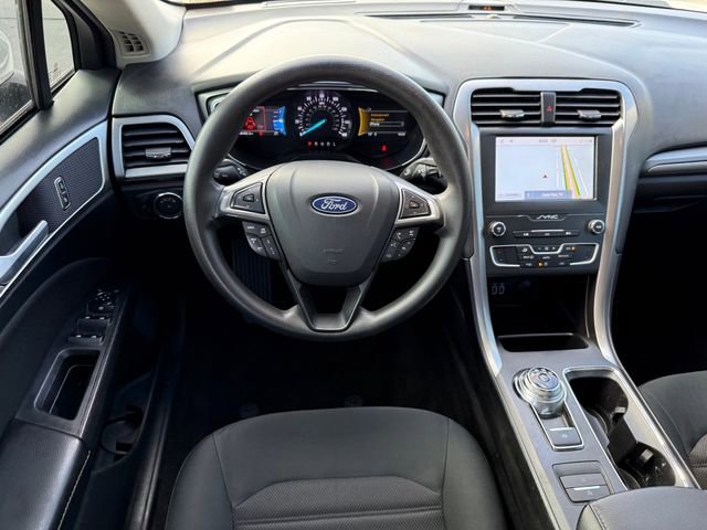 Used 2020 Ford Fusion SE image 25