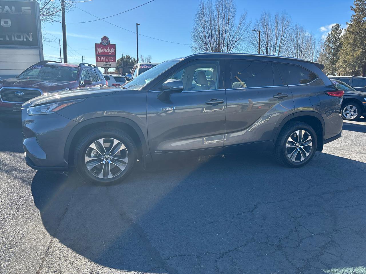 Used 2020 Toyota Highlander XLE AWD/4WD image 2