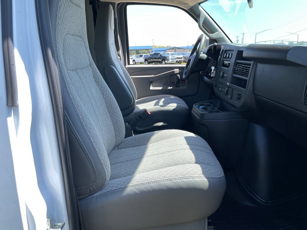New 2025 GMC Savana 3500 w/ Power Convenience Package RWD image 22