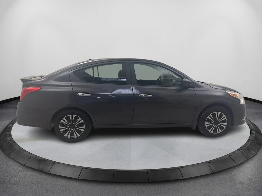 Used 2015 Nissan Versa SV FWD image 4