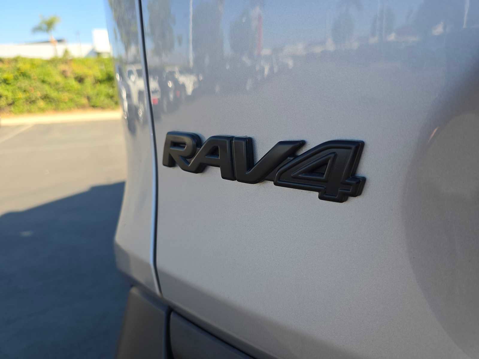 Used 2022 Toyota RAV4 XLE Premium image 14