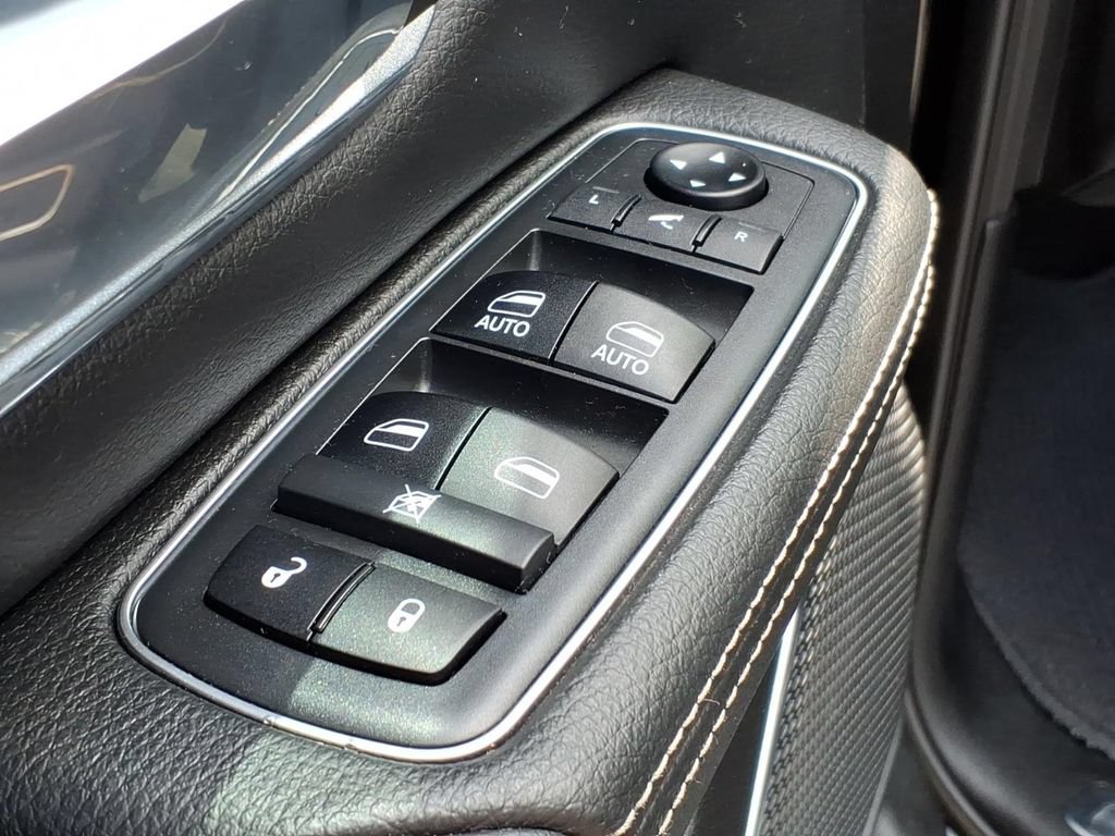 Used 2019 RAM 1500 Laramie AWD/4WD image 13