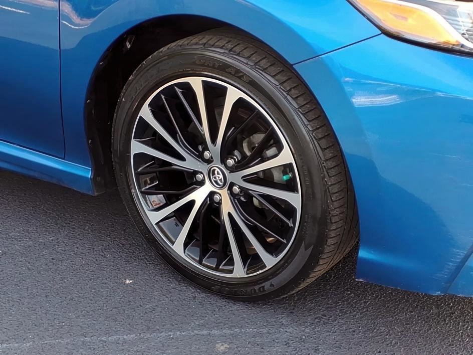 Used 2019 Toyota Camry L image 9