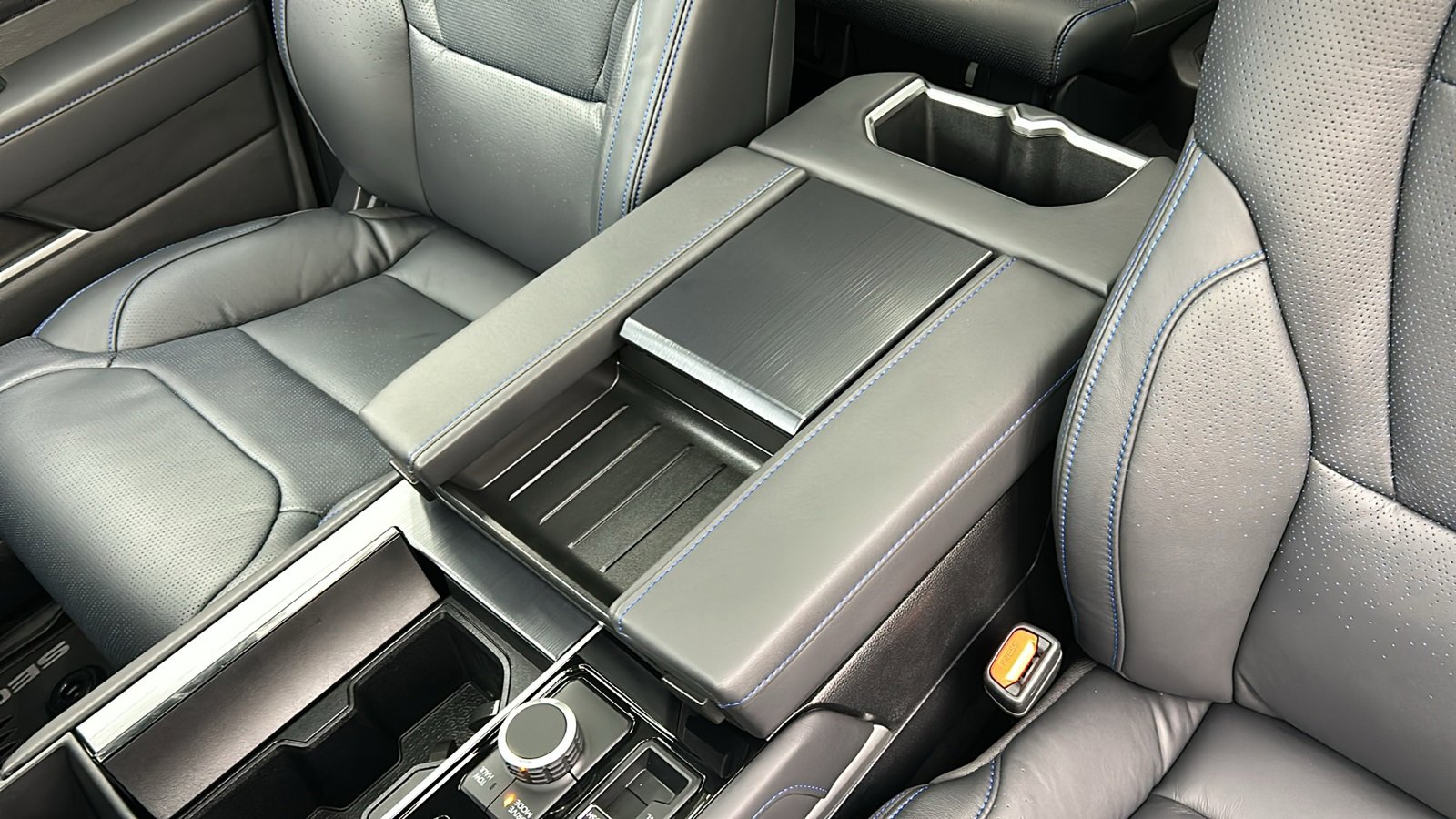 Used 2025 Toyota Sequoia Platinum image 27