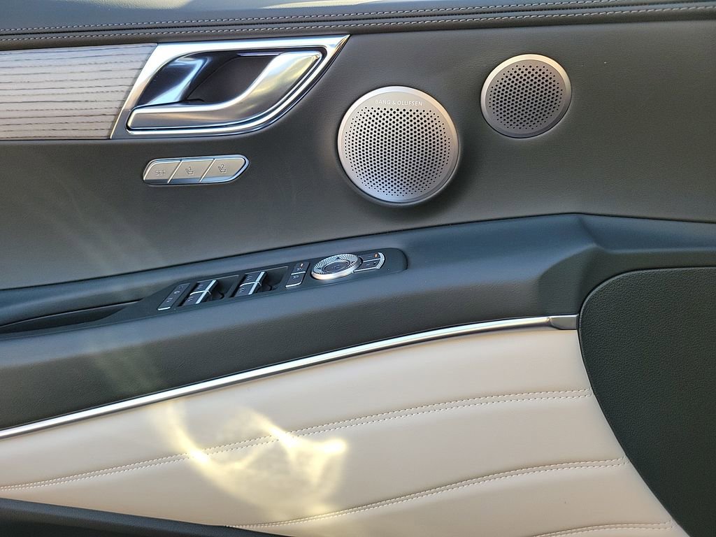 Used 2025 Genesis GV80 2.5T Advanced image 33