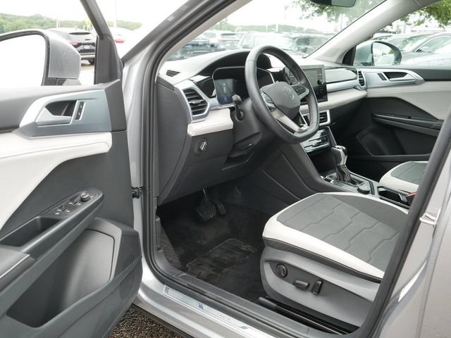 Certified 2025 Volkswagen Taos SE AWD/4WD image 12