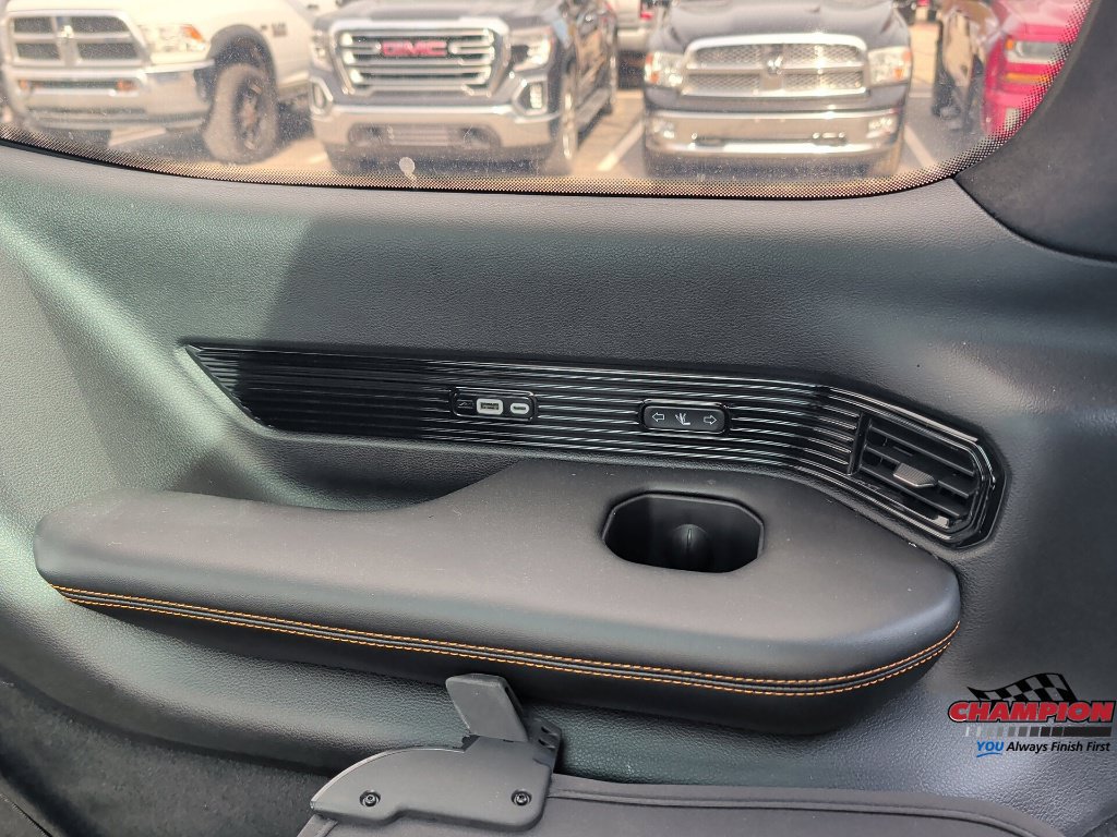 Used 2022 Jeep Grand Wagoneer Series III w/ Rear-Seat Entertainment Group AWD/4WD image 39