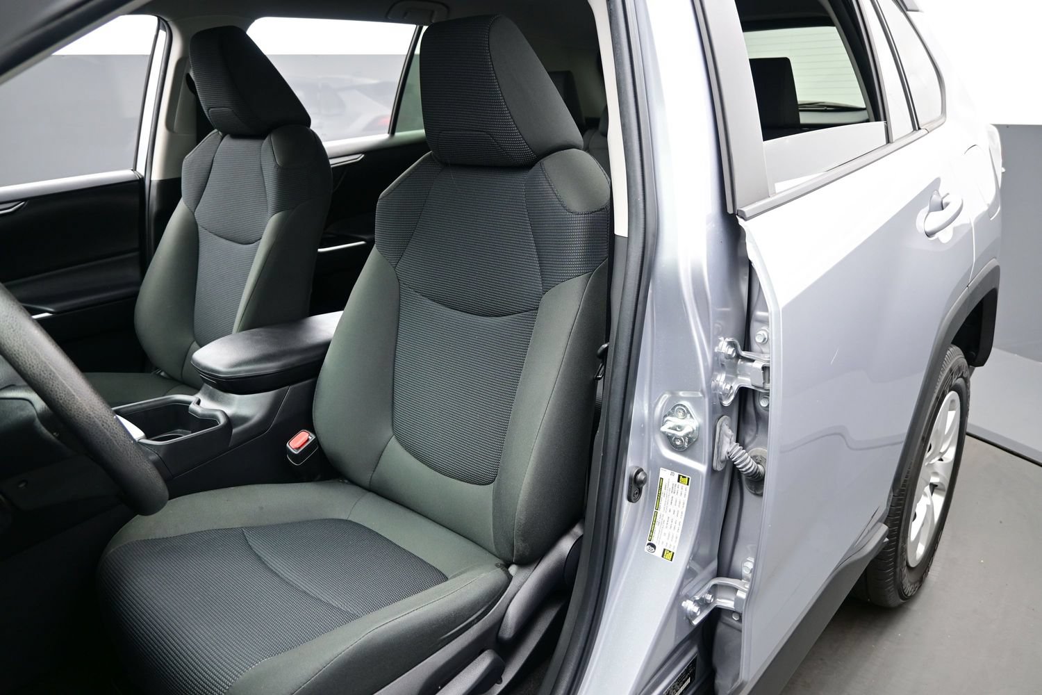 Used 2023 Toyota RAV4 LE AWD/4WD image 11