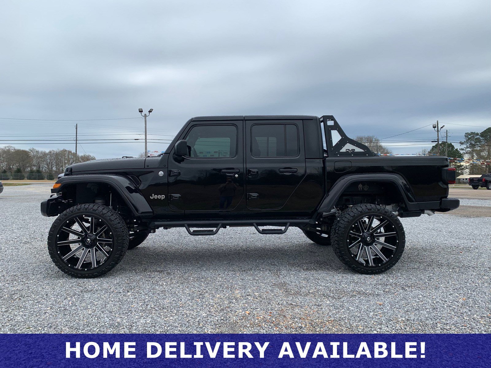 Used 2020 Jeep Gladiator Overland image 4