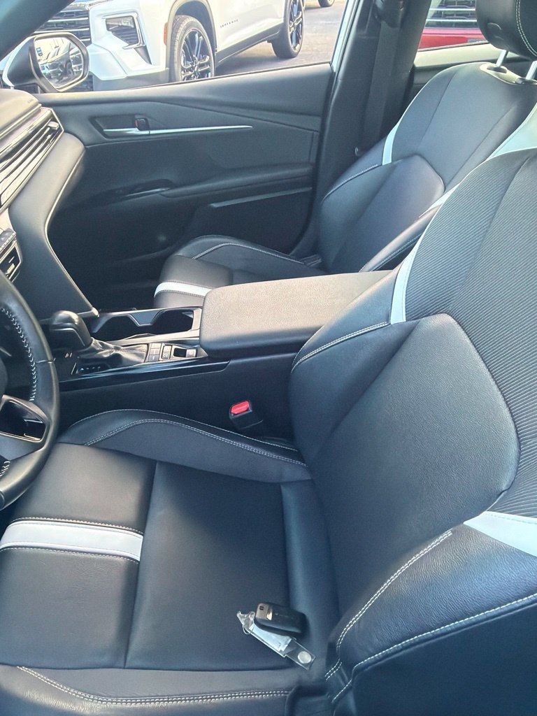 Used 2025 Toyota Camry SE FWD image 12