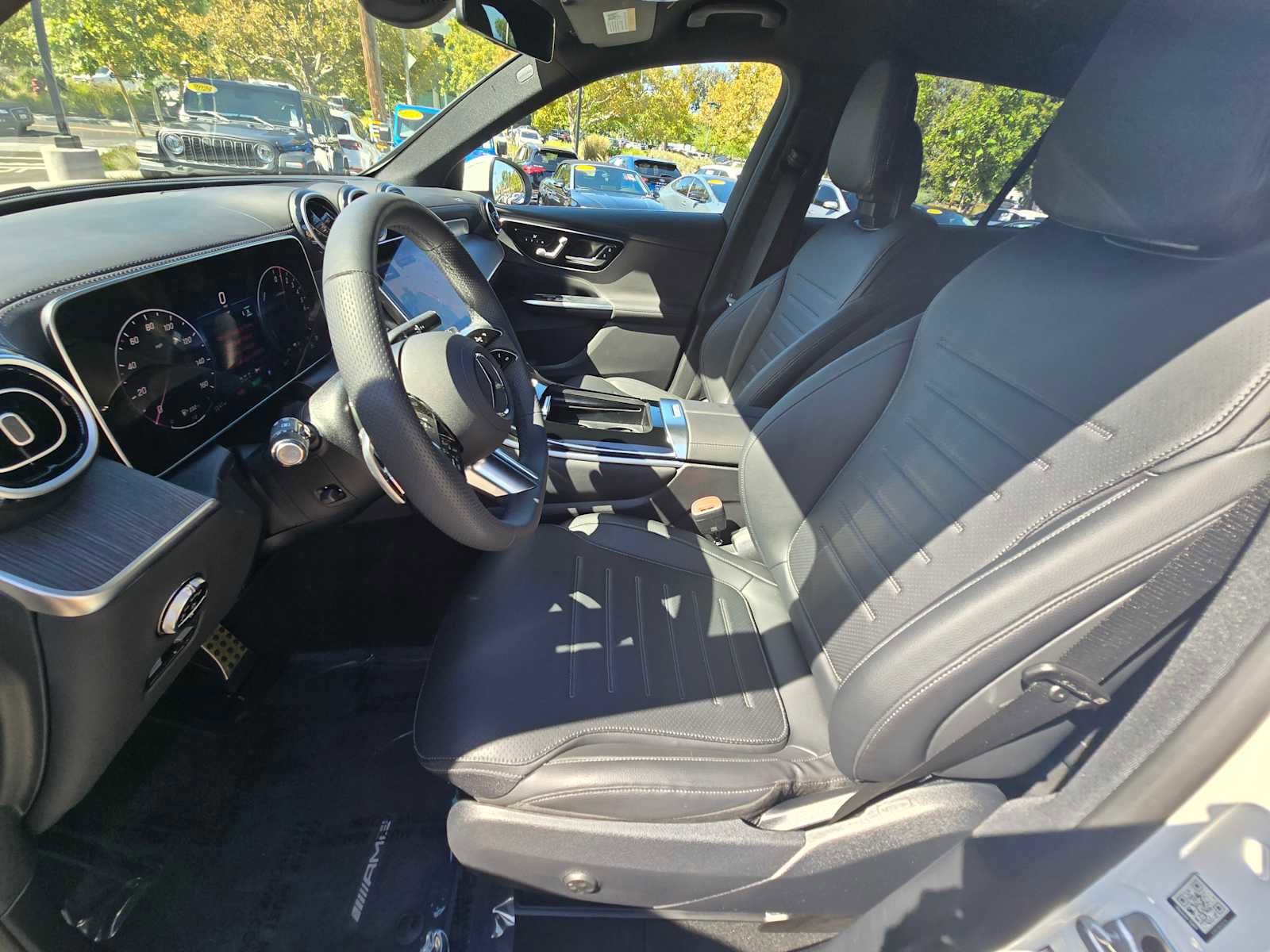 Used 2025 Mercedes-Benz GLC 350e 4MATIC image 24