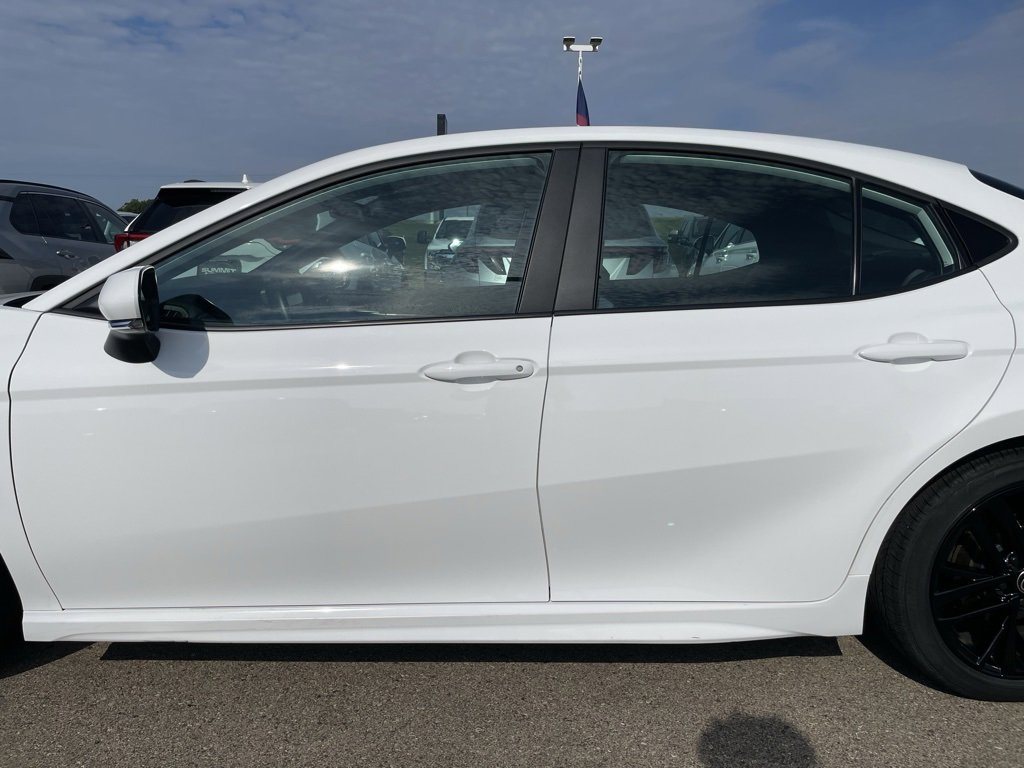 Used 2025 Toyota Camry SE image 33