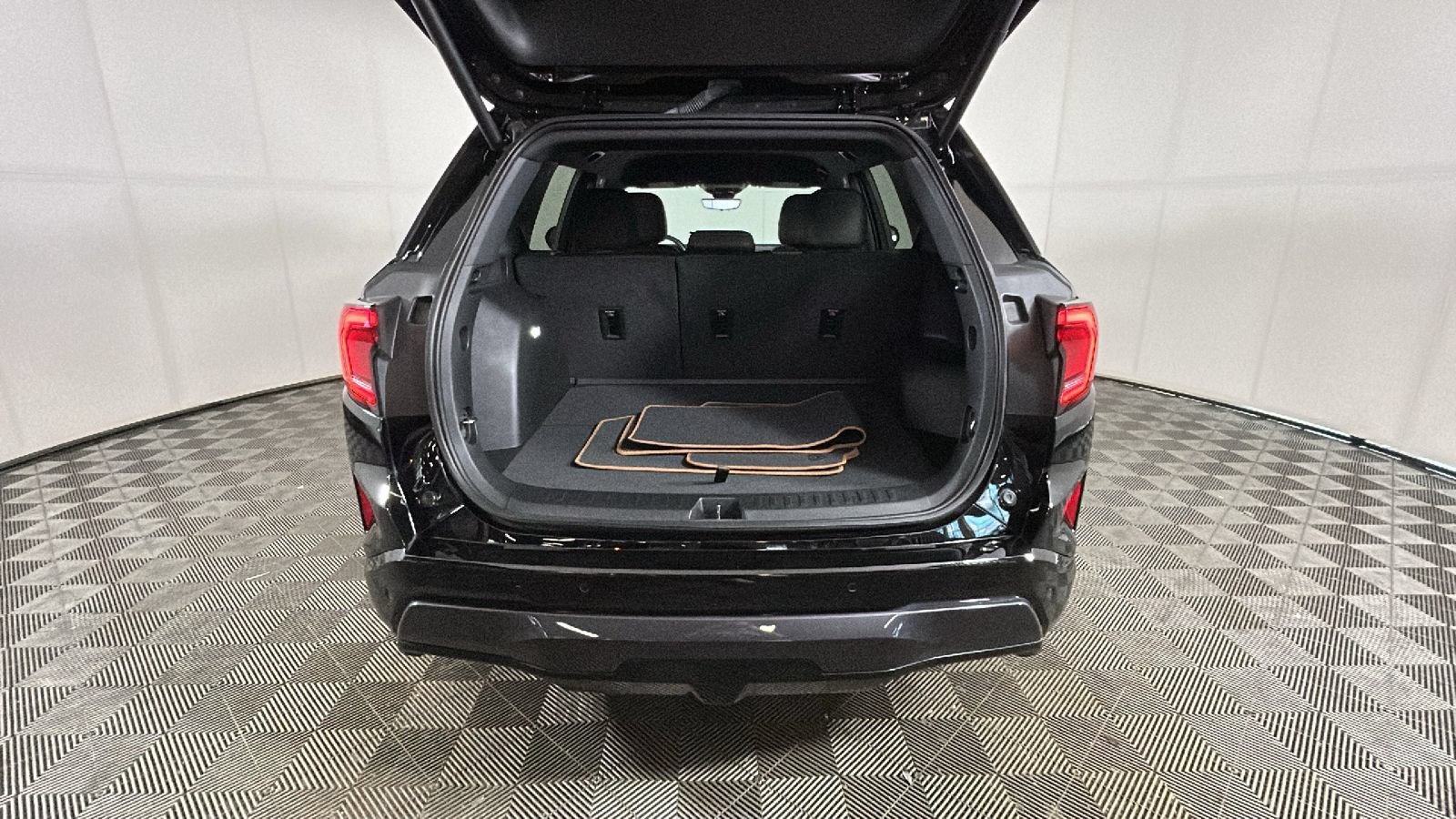 New 2026 GMC Terrain AT4 w/ Technology Package II AWD/4WD image 32