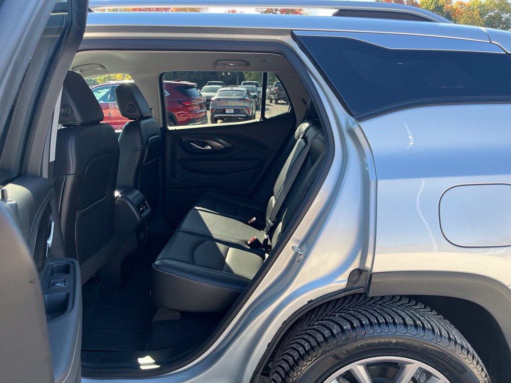 Used 2022 GMC Terrain SLT w/ LPO, Floor Liner Package AWD/4WD image 29