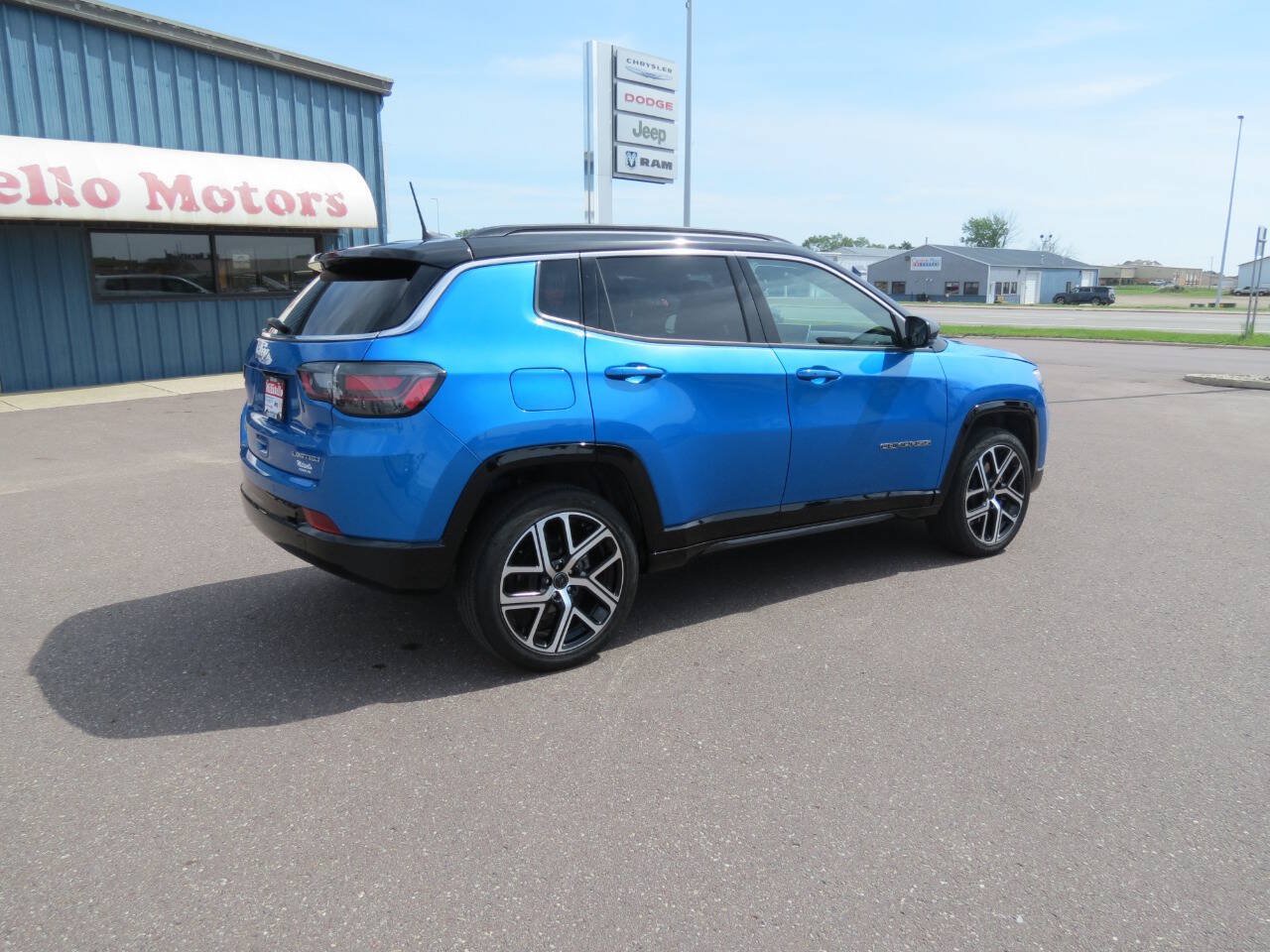 Used 2024 Jeep Compass Limited w/ Elite Group AWD/4WD image 5
