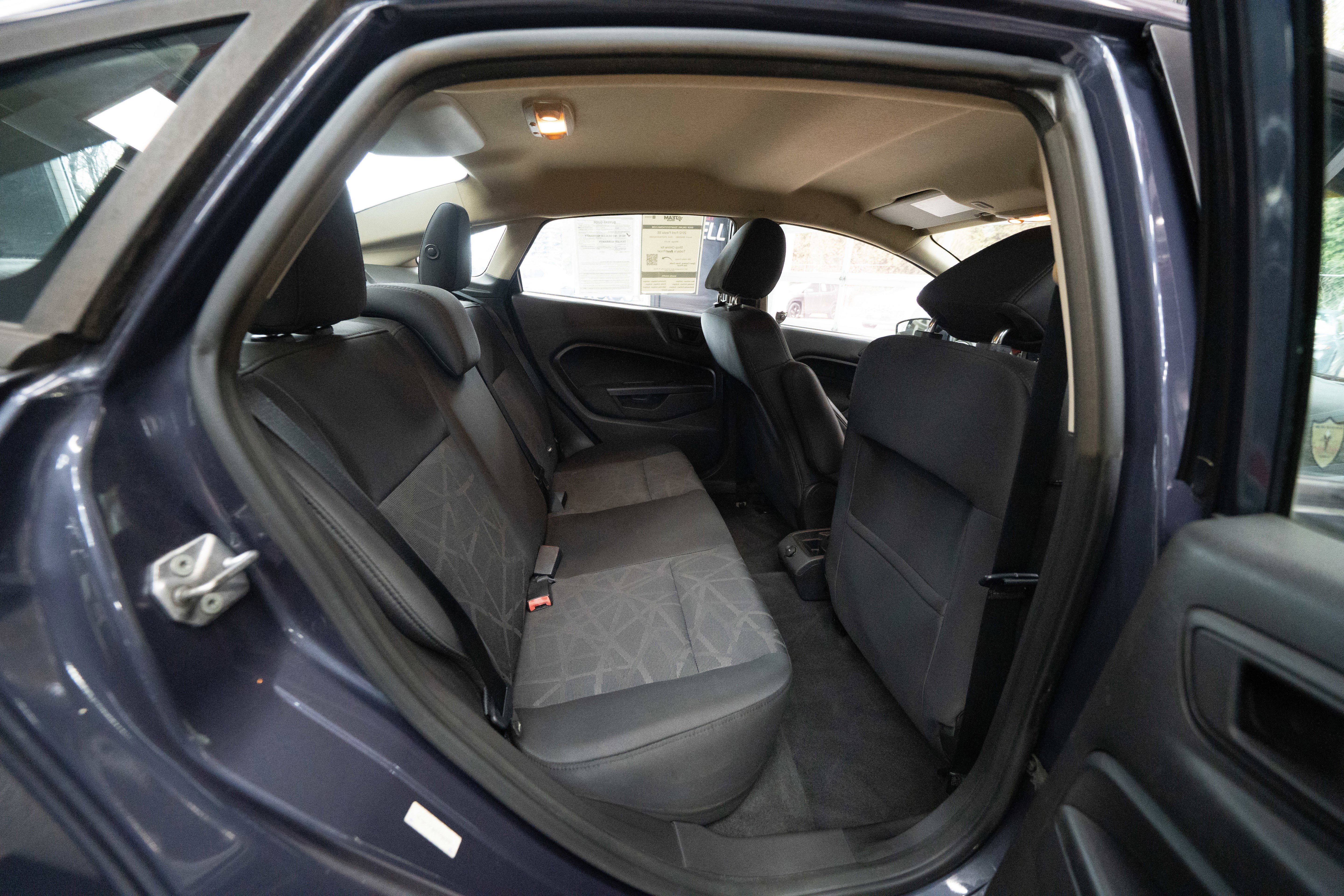 Used 2012 Ford Fiesta SE image 24