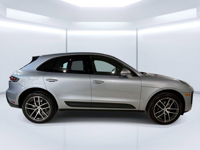 Certified 2025 Porsche Macan image 10