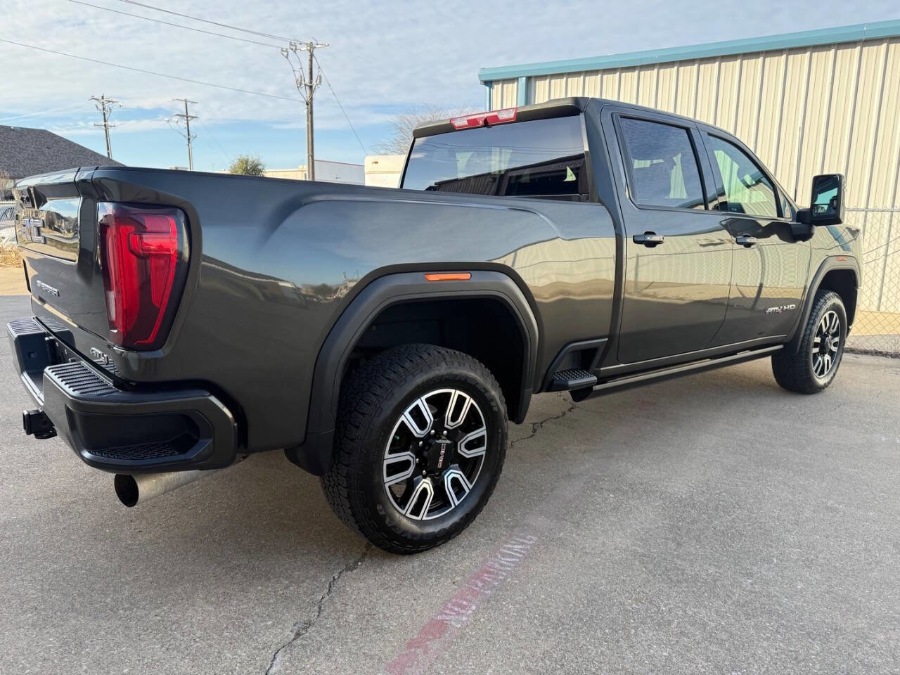 Used 2023 GMC Sierra 2500 AT4 image 6