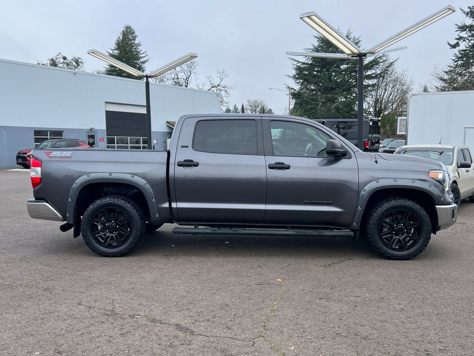 Used 2018 Toyota Tundra SR5 image 3