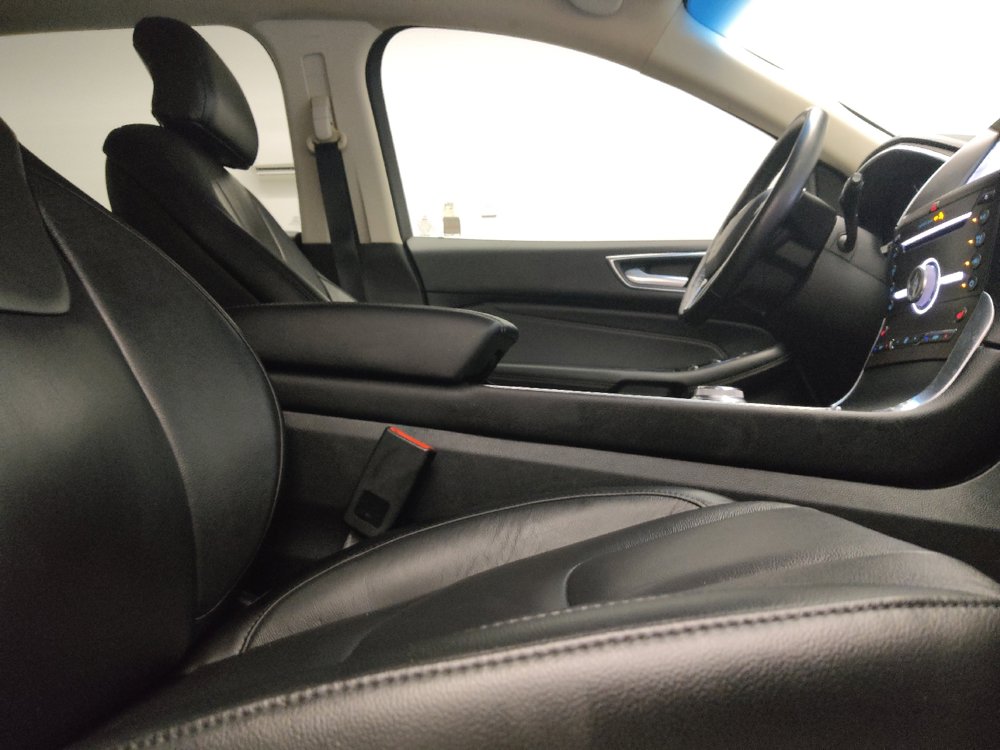 Used 2019 Ford Edge Titanium FWD image 21