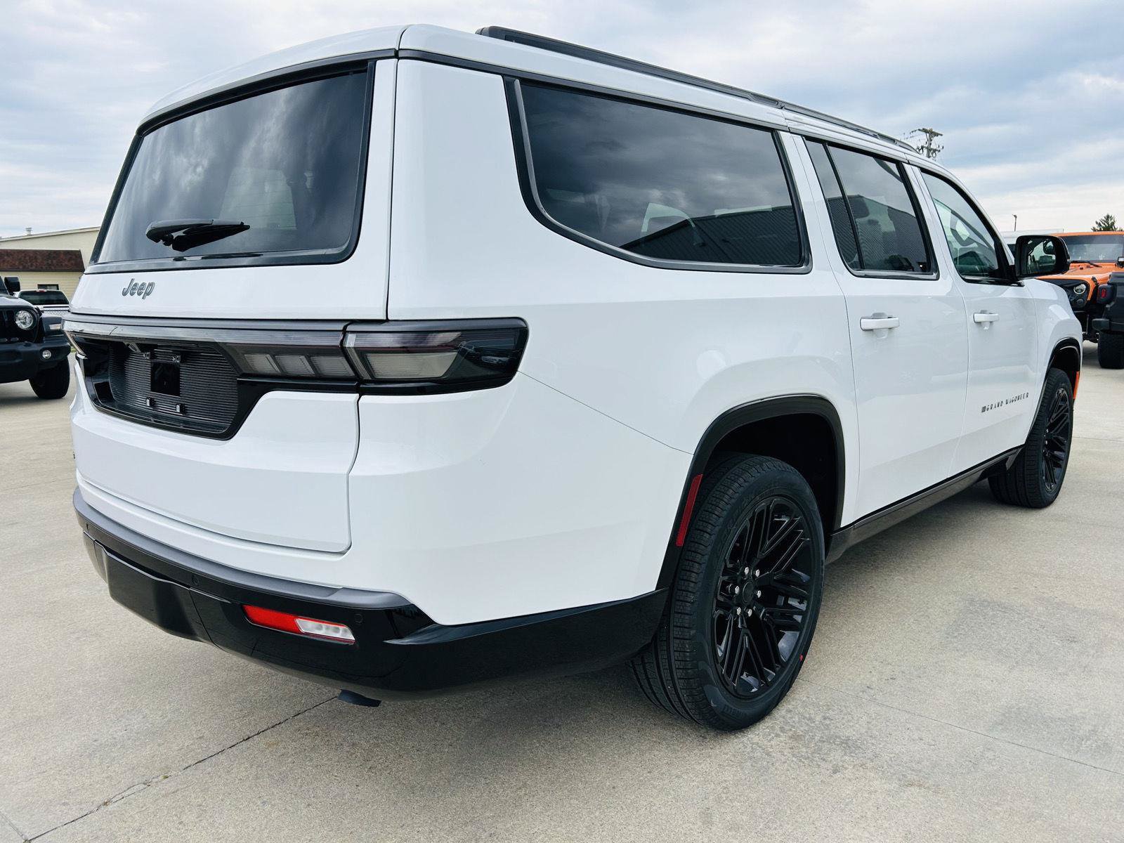 New 2026 Jeep Grand Wagoneer L Limited AWD/4WD image 46