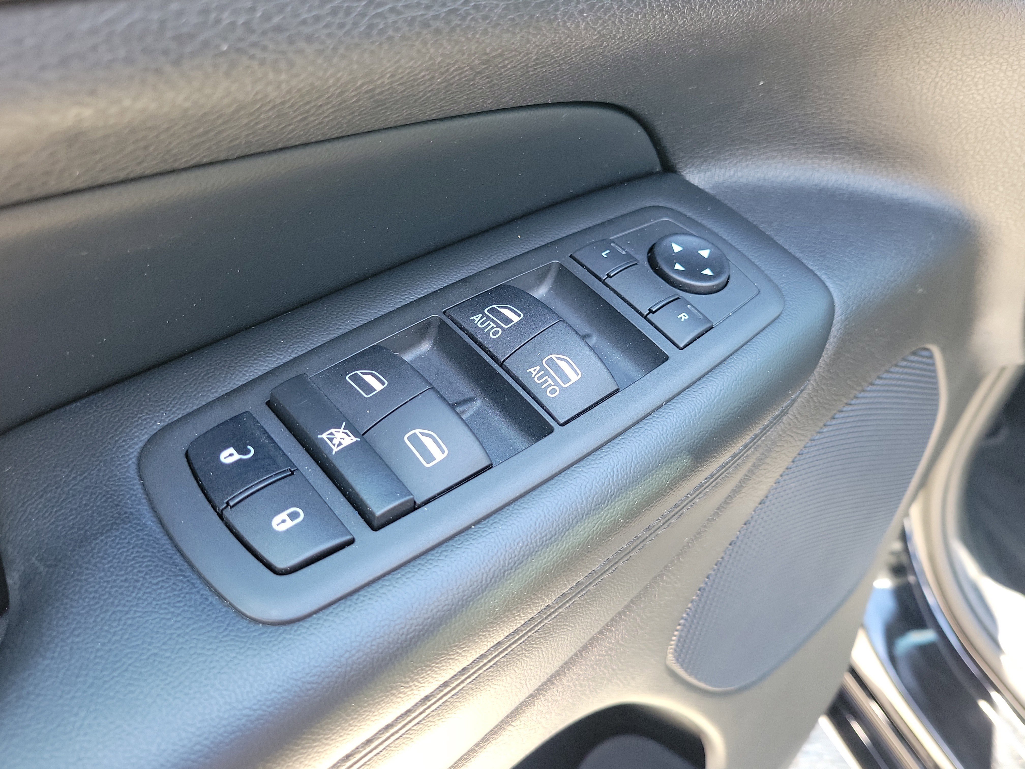Used 2020 Jeep Grand Cherokee Altitude AWD/4WD image 18