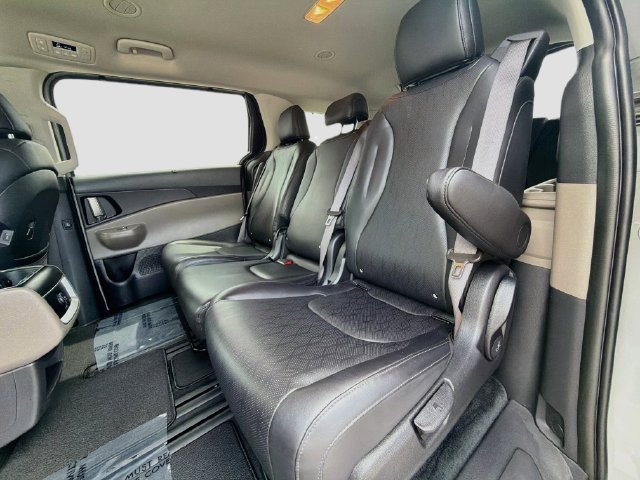 Used 2025 Kia Carnival EX FWD image 21